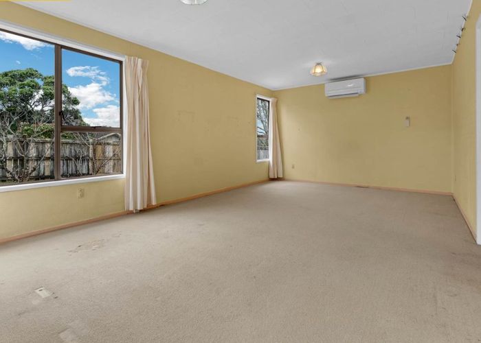  at 32 Cockayne Crescent, Sunnynook, Auckland