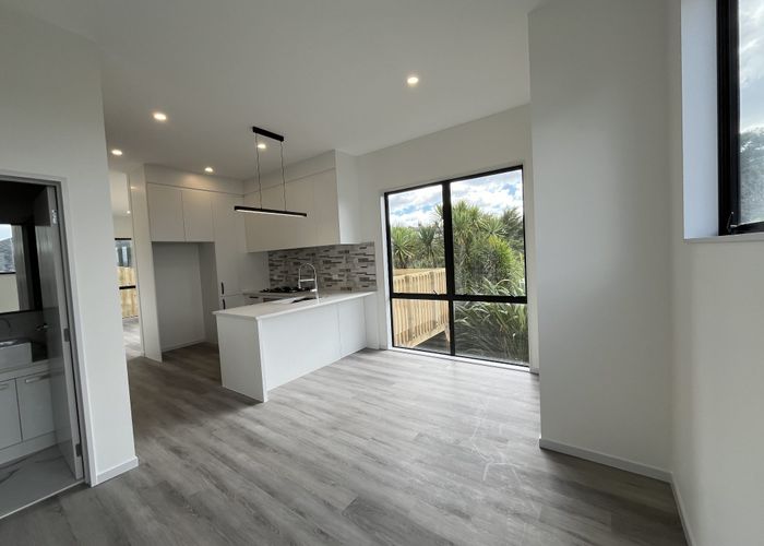  at 10D Mantra Road, Massey, Waitakere City, Auckland