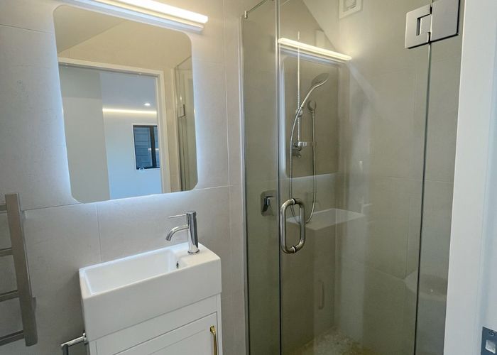  at 9B Glamorgan Drive, Torbay, North Shore City, Auckland