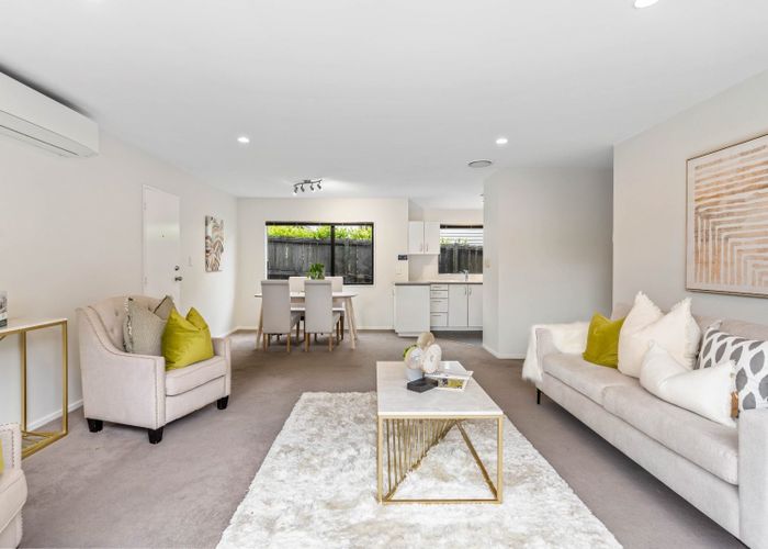  at 2/4 Altona Road, Forrest Hill, North Shore City, Auckland