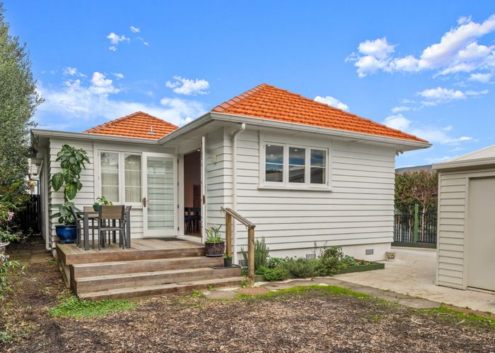  at 14 Bonnie Brae Road, Meadowbank, Auckland City, Auckland