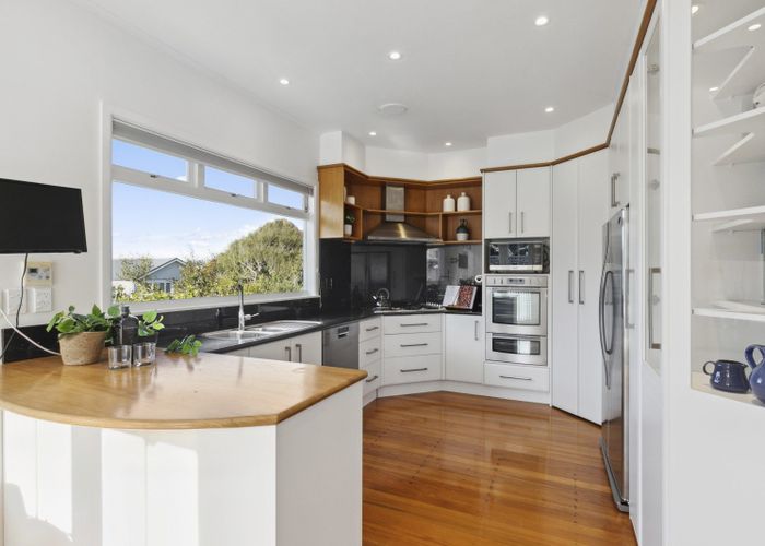  at 8 Bristow Place, Karori, Wellington