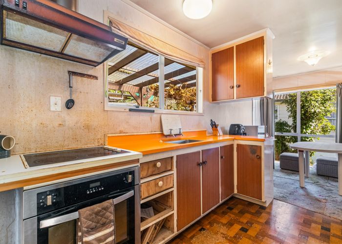  at 8 Glucina Place, Glen Eden, Auckland