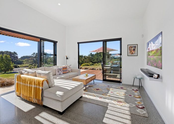  at 9 Kristin Place, Manakau, Waikawa Beach