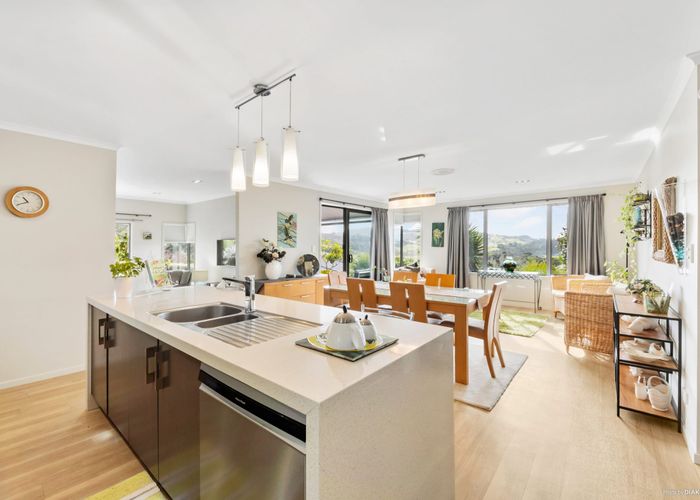  at 8 Fendalton Place, Hatfields Beach, Orewa