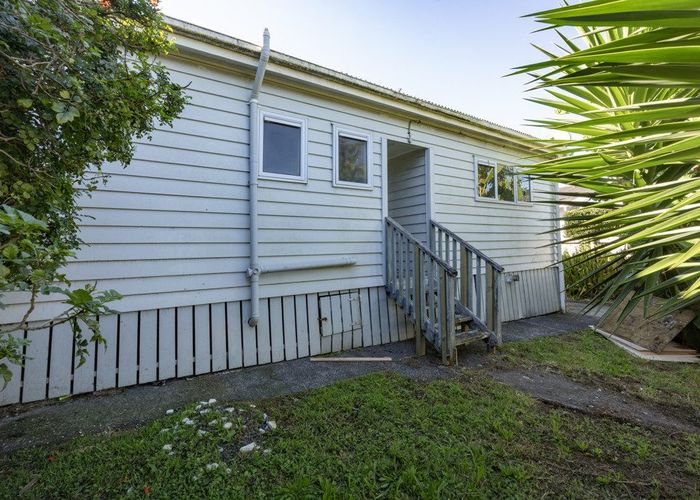  at 6 Curzon Street, Onehunga, Auckland