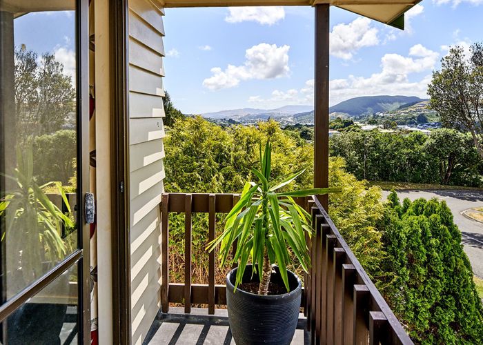  at 16 Brasenose Place, Tawa, Wellington