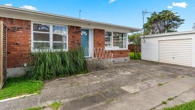  at 2/24 Evelyn Place, Hillcrest, Auckland