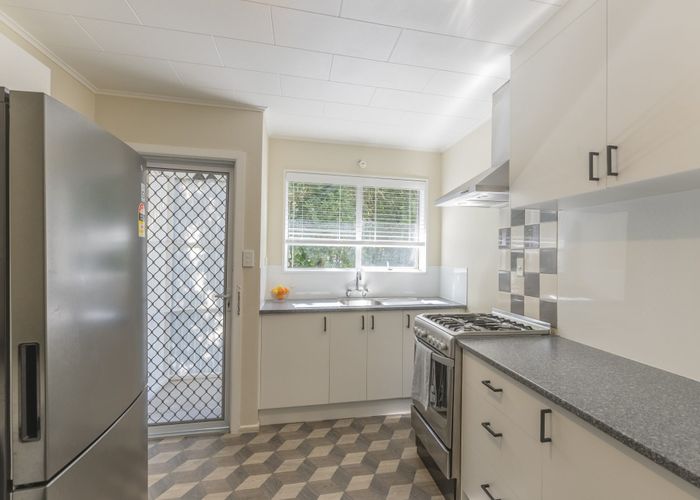  at 2/13 Linden Avenue, Tawa, Wellington