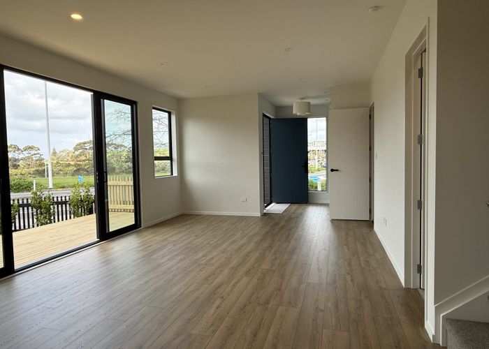  at 102 Te Oneroa Way, Long Bay, North Shore City, Auckland