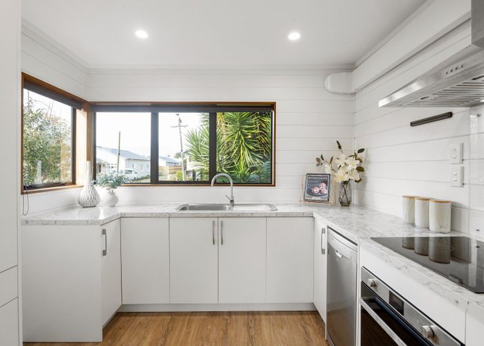 at 14 Kiwi Avenue, Forest Lake, Hamilton