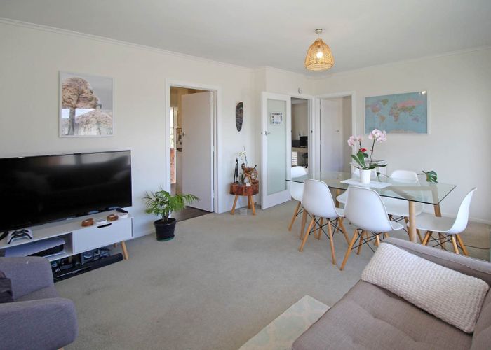  at 2/27 Walter Street, Hauraki, North Shore City, Auckland