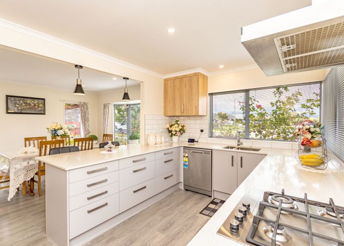  at 6 Royal Oak Drive, Kelvin Grove, Palmerston North, Manawatu / Whanganui