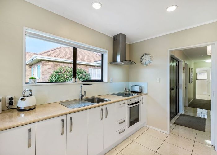  at 1A Elcoat Ave, Henderson, Waitakere City, Auckland