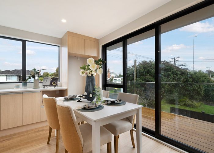  at 2/30 Woodford Ave, Henderson, Waitakere City, Auckland