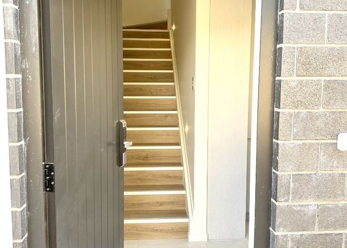  at 3/36  Santiago Cres, Unsworth Heights, North Shore City, Auckland