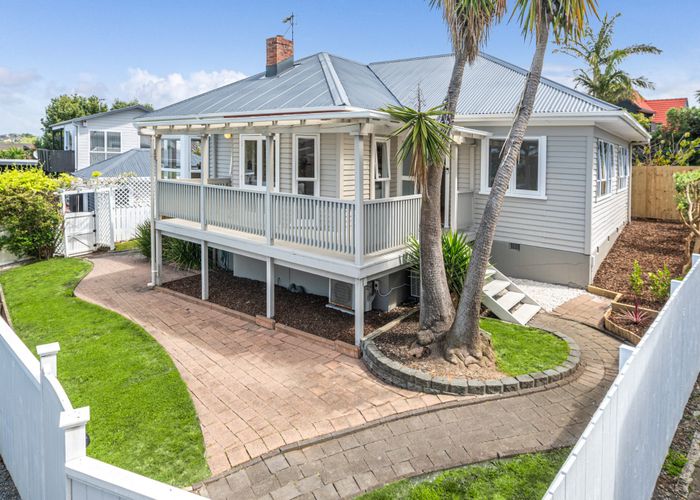  at 2/160 Onewa Road, Northcote, Auckland