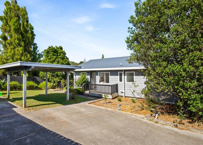  at 41 Meadowvale Rise, Titirangi, Waitakere City, Auckland