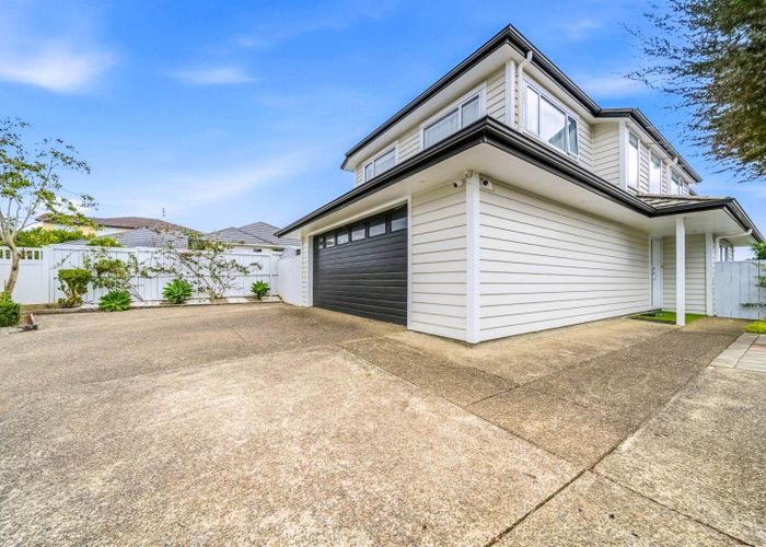  at 220 Hill Road, The Gardens, Manukau City, Auckland