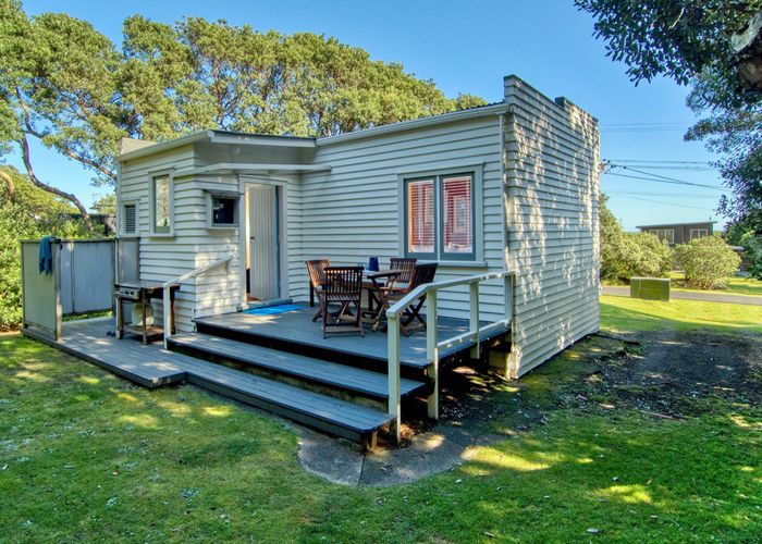  at 43 North Piha Road, New Lynn