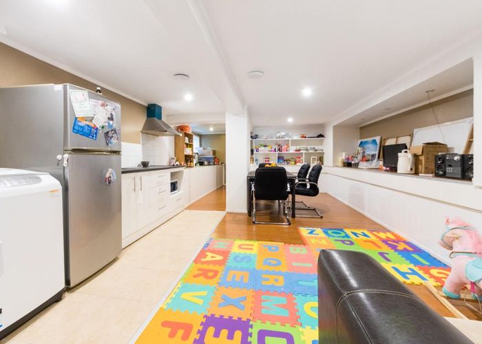  at Granny flat/26 Wycherley Drive, Bucklands Beach, Manukau City, Auckland