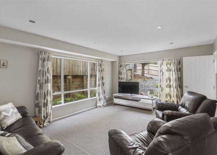  at 21A Pavola Grove, Glenfield, Auckland