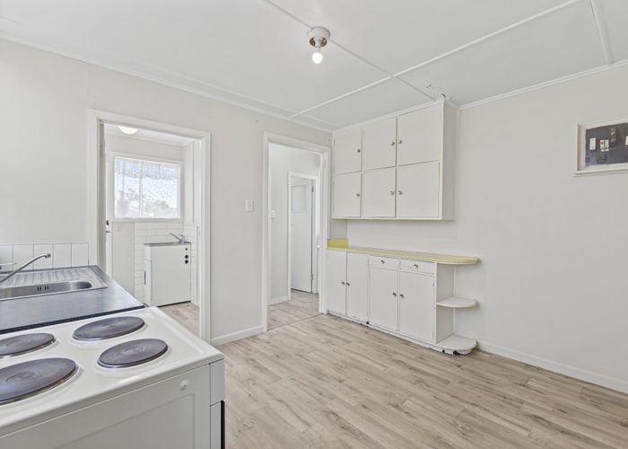  at 2/57 Grotto Street, Te Papapa, Auckland