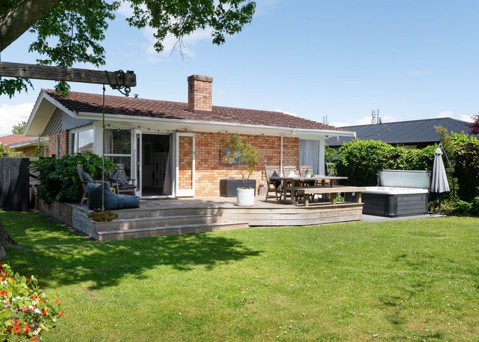  at 16A Forest Lake Road, Forest Lake, Hamilton
