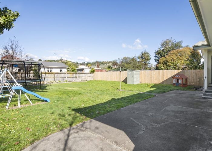  at 74 Whitby Road, Wakefield