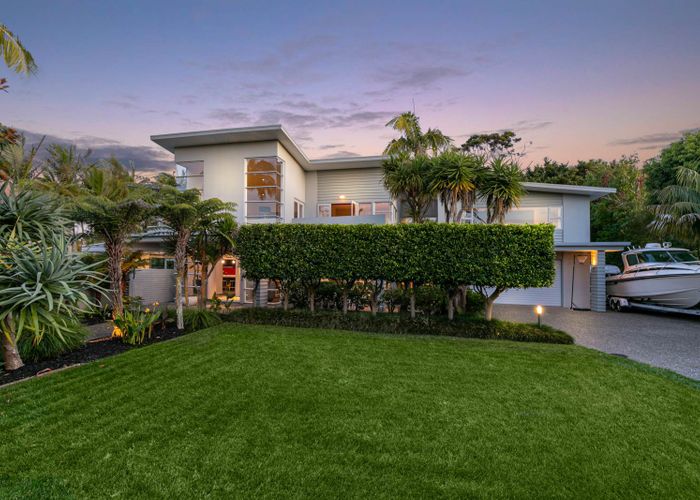  at 3 Thomas Hunter Lane, Greenhithe, Auckland