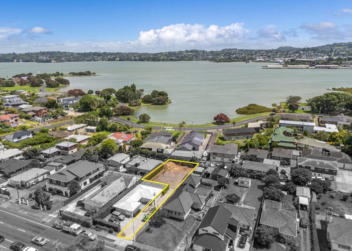  at 12 Church Road, Mangere Bridge, Manukau City, Auckland