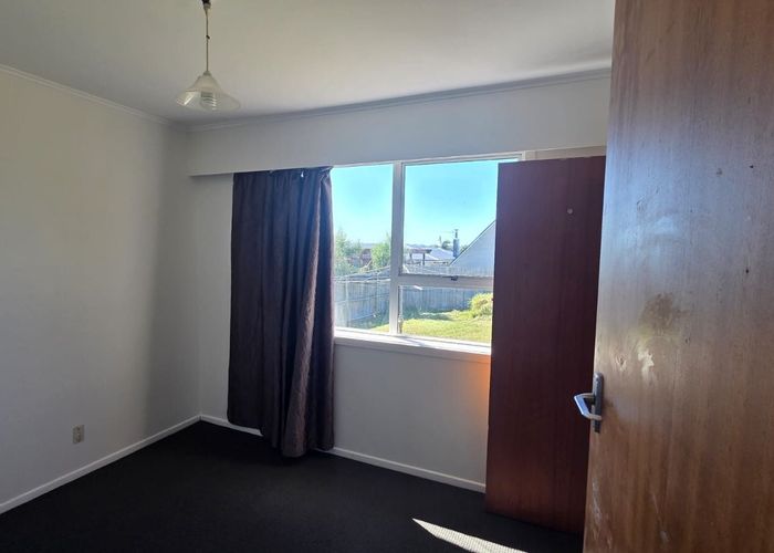  at 7 Sylvan Crescent, Te Atatu South, Waitakere City, Auckland