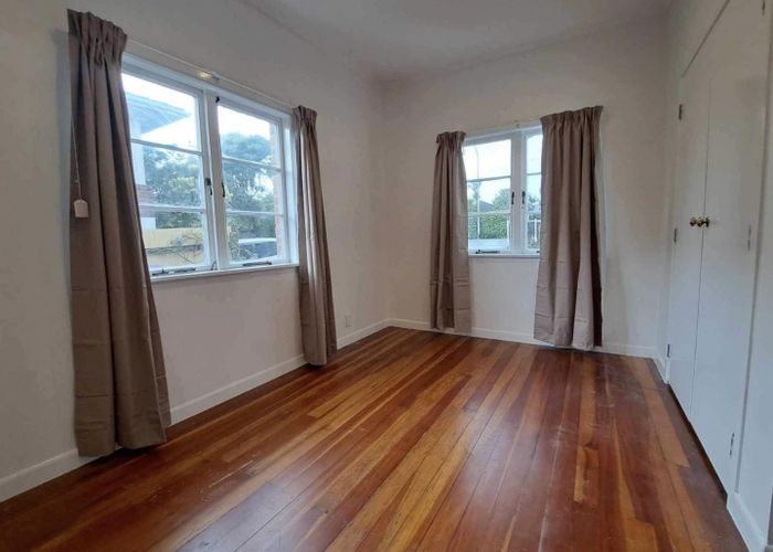  at 1/113 Shakespeare Road, Milford, Auckland