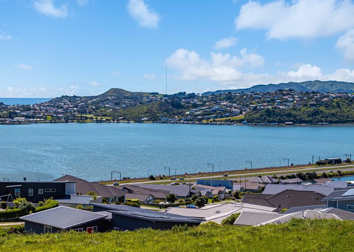  at 64 Queen Charlotte Drive, Aotea, Porirua, Wellington
