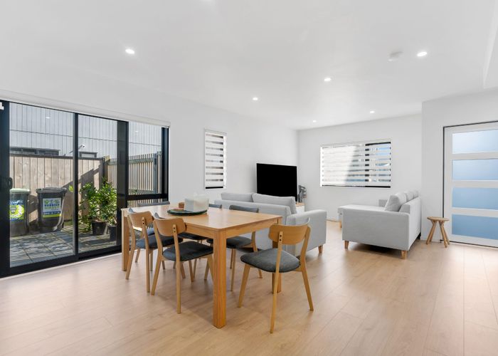  at 14 Eileen Newey Place, Henderson, Waitakere City, Auckland