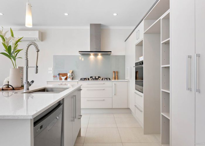  at 8 Riviera Drive, Flat Bush, Auckland