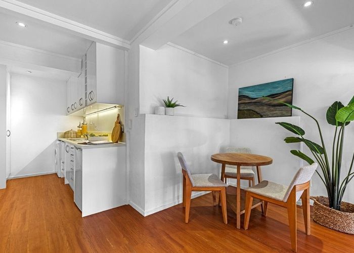  at 60 Peter Terrace, Castor Bay, North Shore City, Auckland