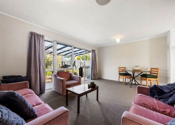  at 2/34 Reynella Drive, Massey, Waitakere City, Auckland