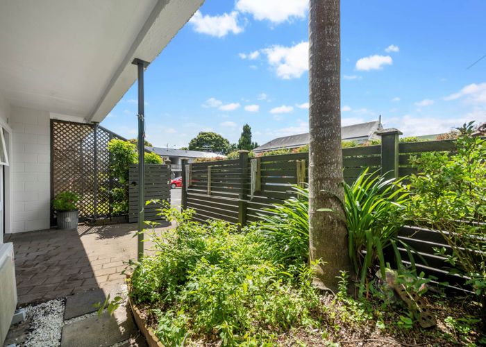  at 1/11 Tawera Road, Greenlane, Auckland