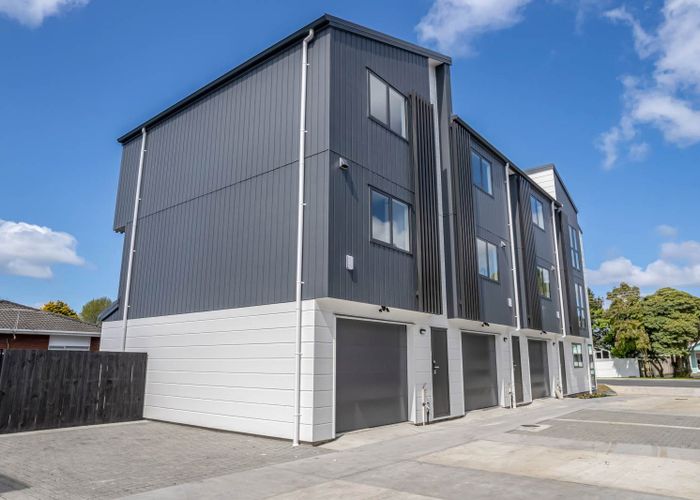  at Lot 4, 25 Taikata Road, Te Atatu Peninsula, Waitakere City, Auckland