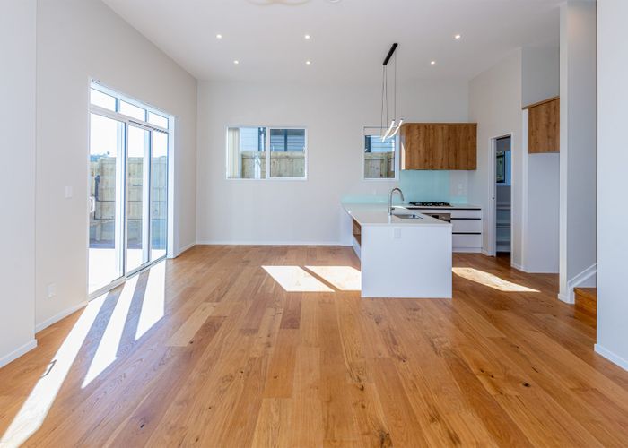  at 8 Kowaitau Avenue, Beachlands, Manukau City, Auckland