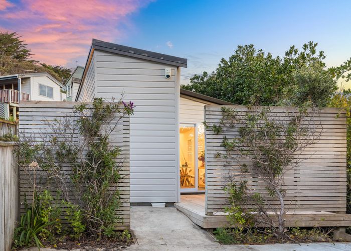  at 4 Hollow Close, Titahi Bay, Porirua