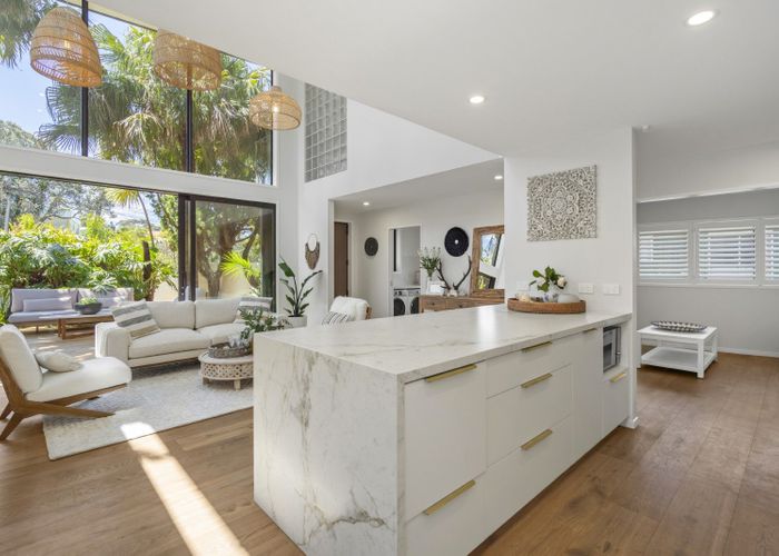 For sale 2/236 Beach Road, Campbells Bay, North Shore City, Auckland