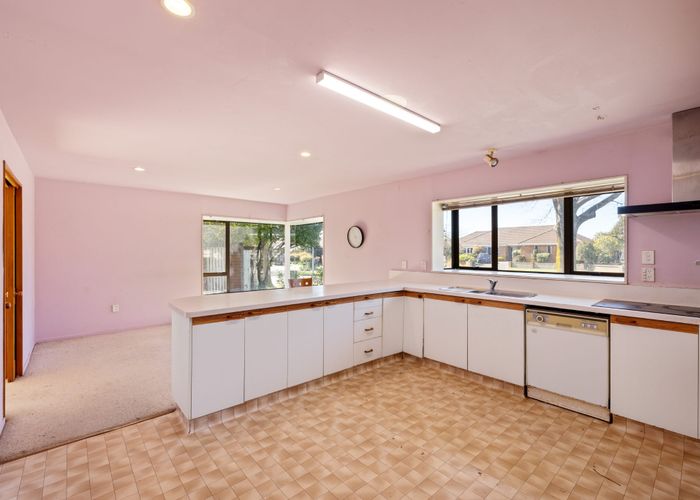  at 13 Broadfell Avenue, Avonhead, Christchurch City, Canterbury