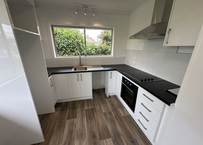  at 2/11 Dowling Place, Pakuranga, Auckland