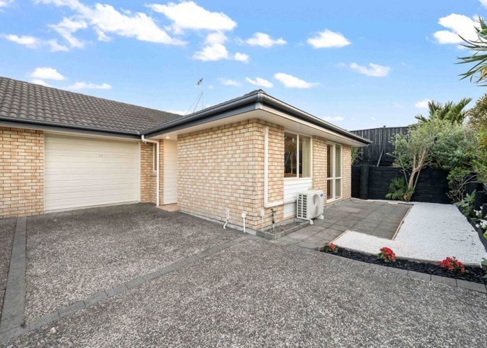  at 33 Regents Park Place, Westgate, Auckland