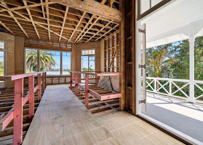  at 7 Beresford Street, Bayswater, North Shore City, Auckland