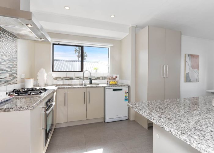  at 2/16 Caribbean Drive, Unsworth Heights, North Shore City, Auckland