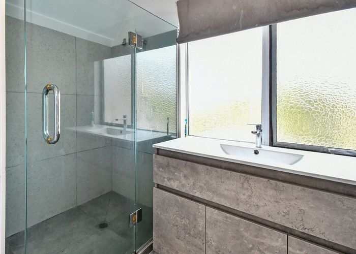  at 10/199 Birdwood Road, Massey, Waitakere City, Auckland