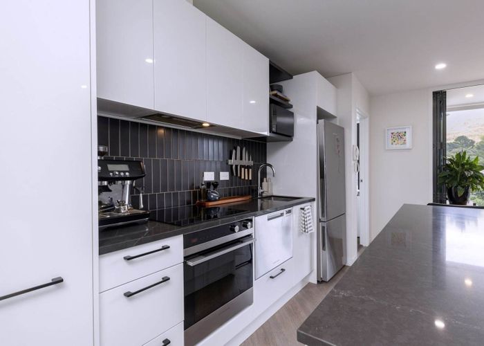  at 301/82 Jellicoe Road, Panmure, Auckland City, Auckland